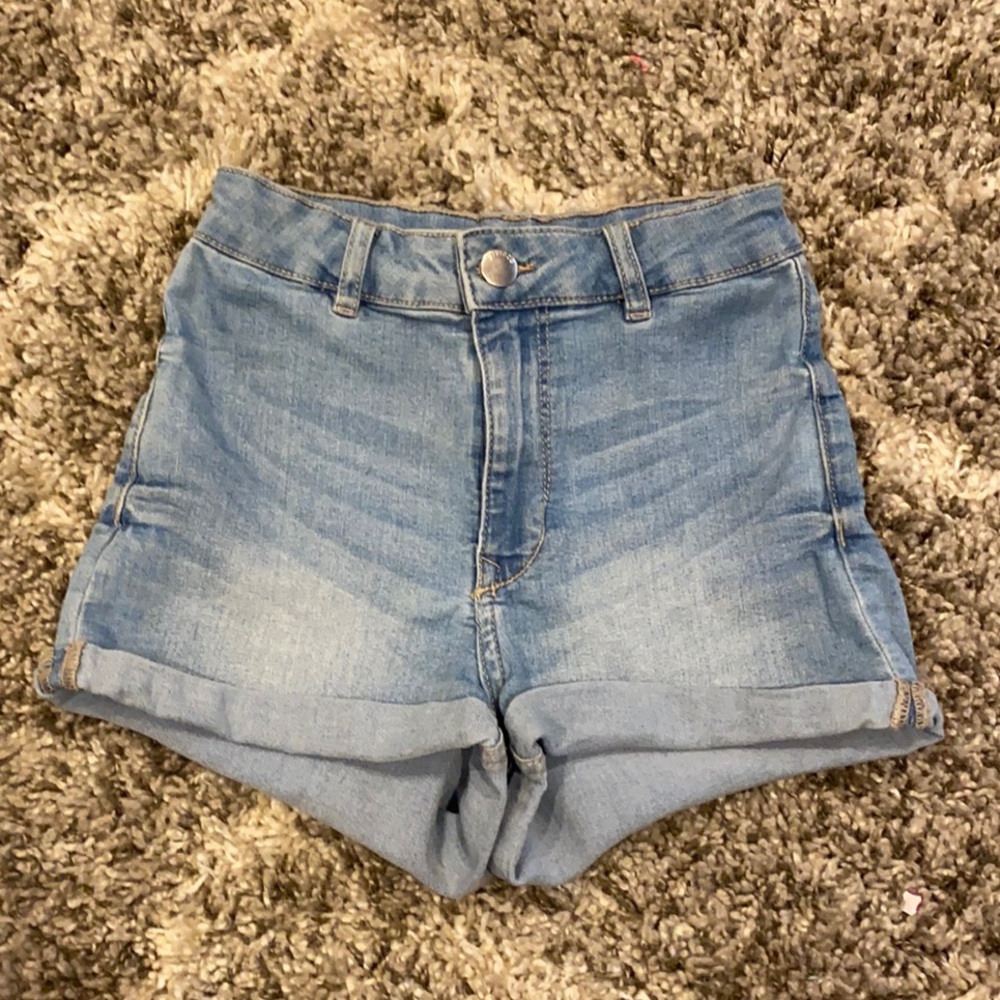 H&M Light Wash High Rise Super Stretch Denim Jean Shorts Cuffed Hem Size 2